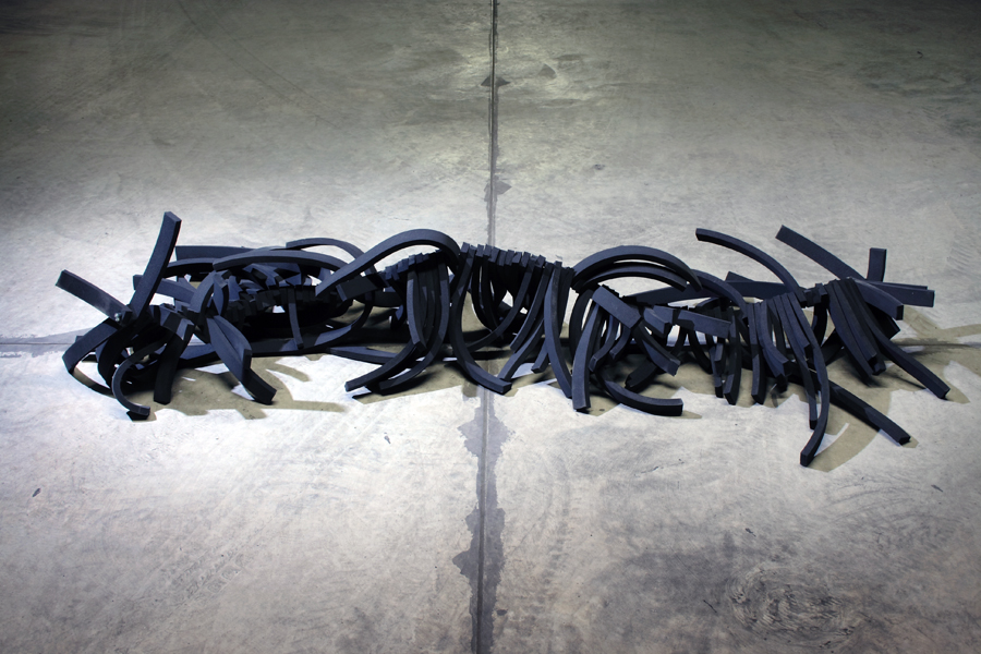 9  Untitled (Senza titolo), neoprene, 130 cm, 2011.